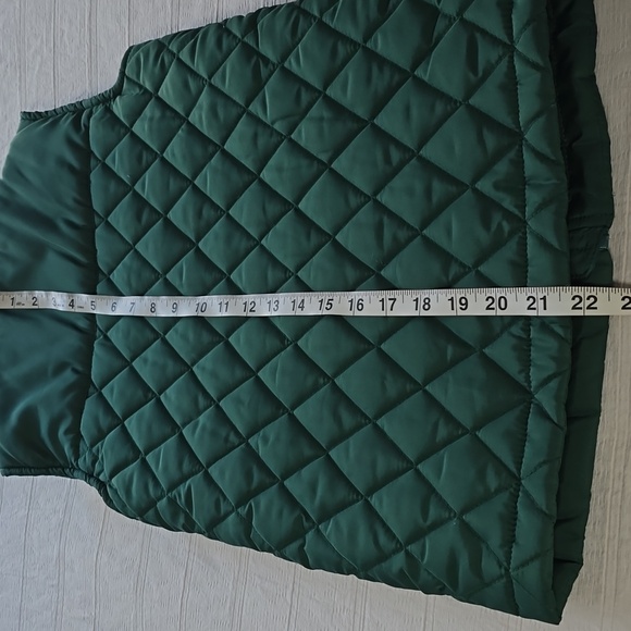 Crown & Ivory Quilted Vest | Forest Green | Diamond Stitch | Boys Size M - Picture 10 of 11